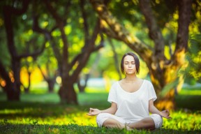 欧博官网会员-姆巴佩跨界执教RNG，足球思维难破电竞困局？